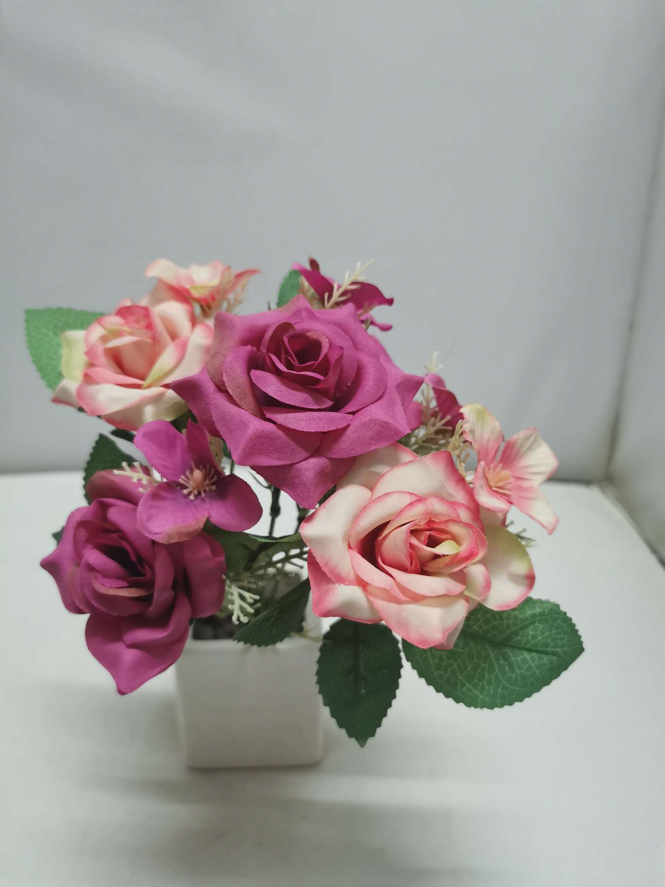 5头玫瑰 仿真花 工艺品 婚庆 假花 家用装饰 情人节产品图