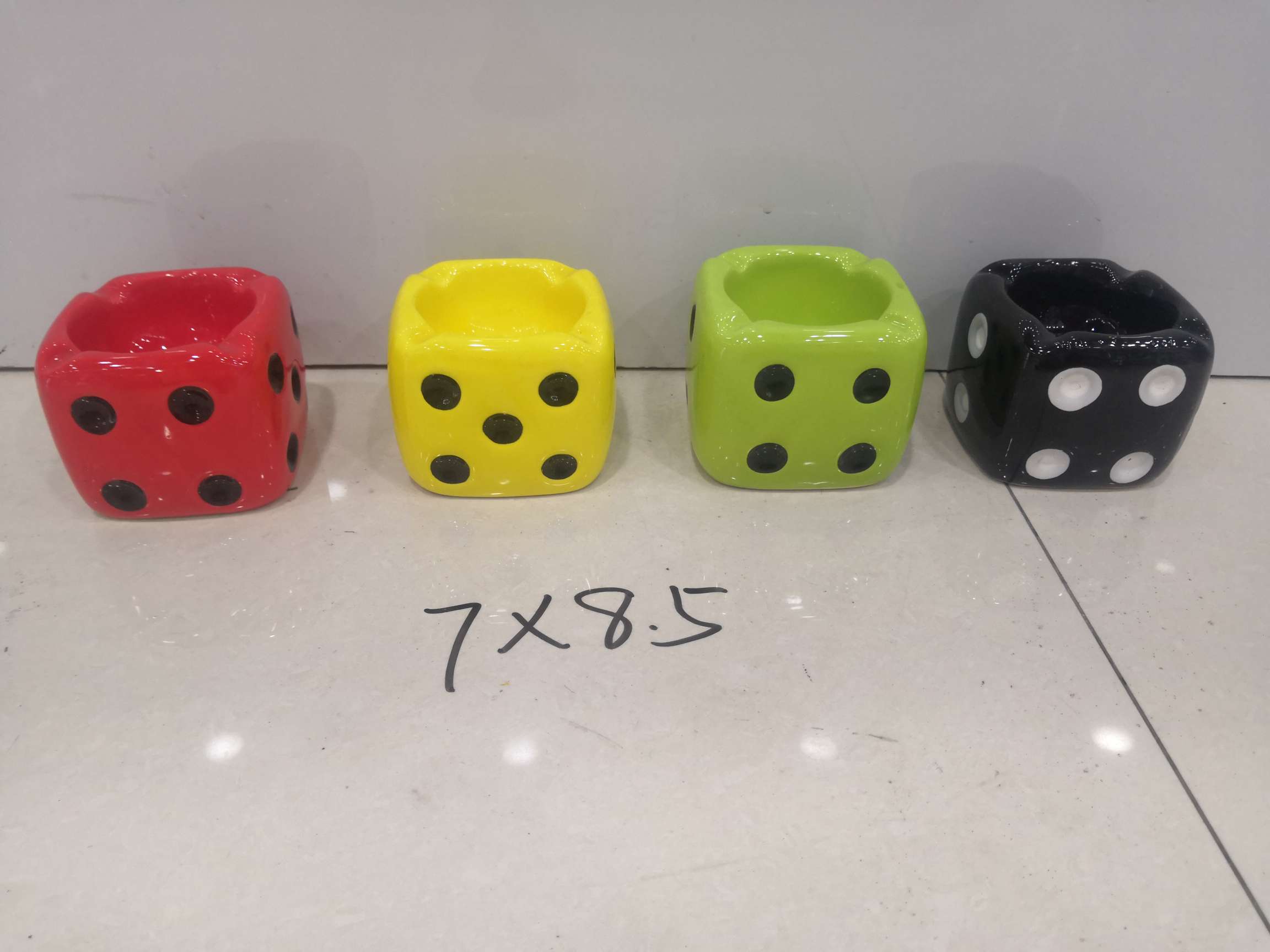 鼎美陶瓷散子烟缸产品图