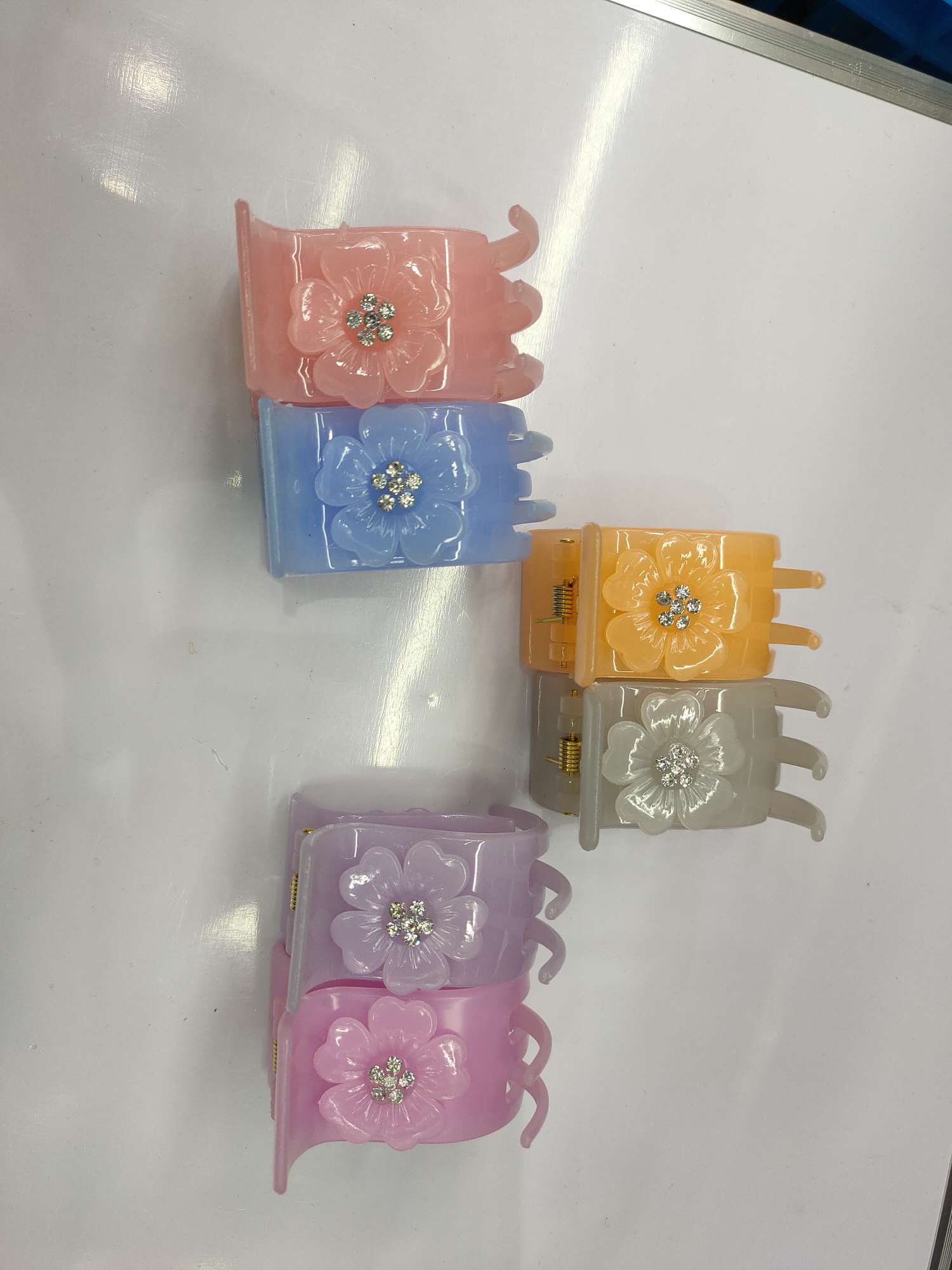 Three plus two claws six thumbnail