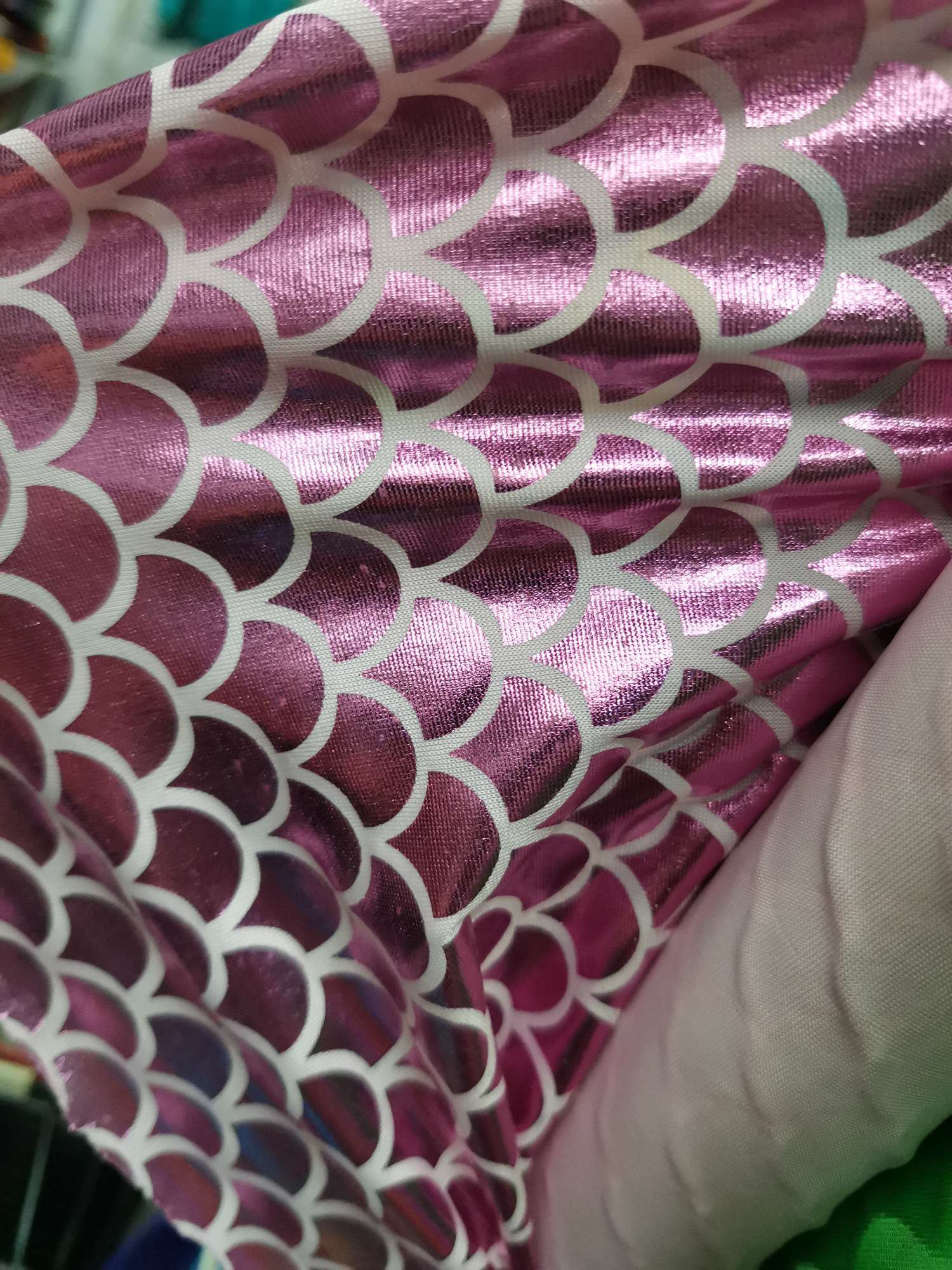 Spandex pink base vermicelli fish scale factory direct sales, wholesale and retail, in stock. Please consult for orders
