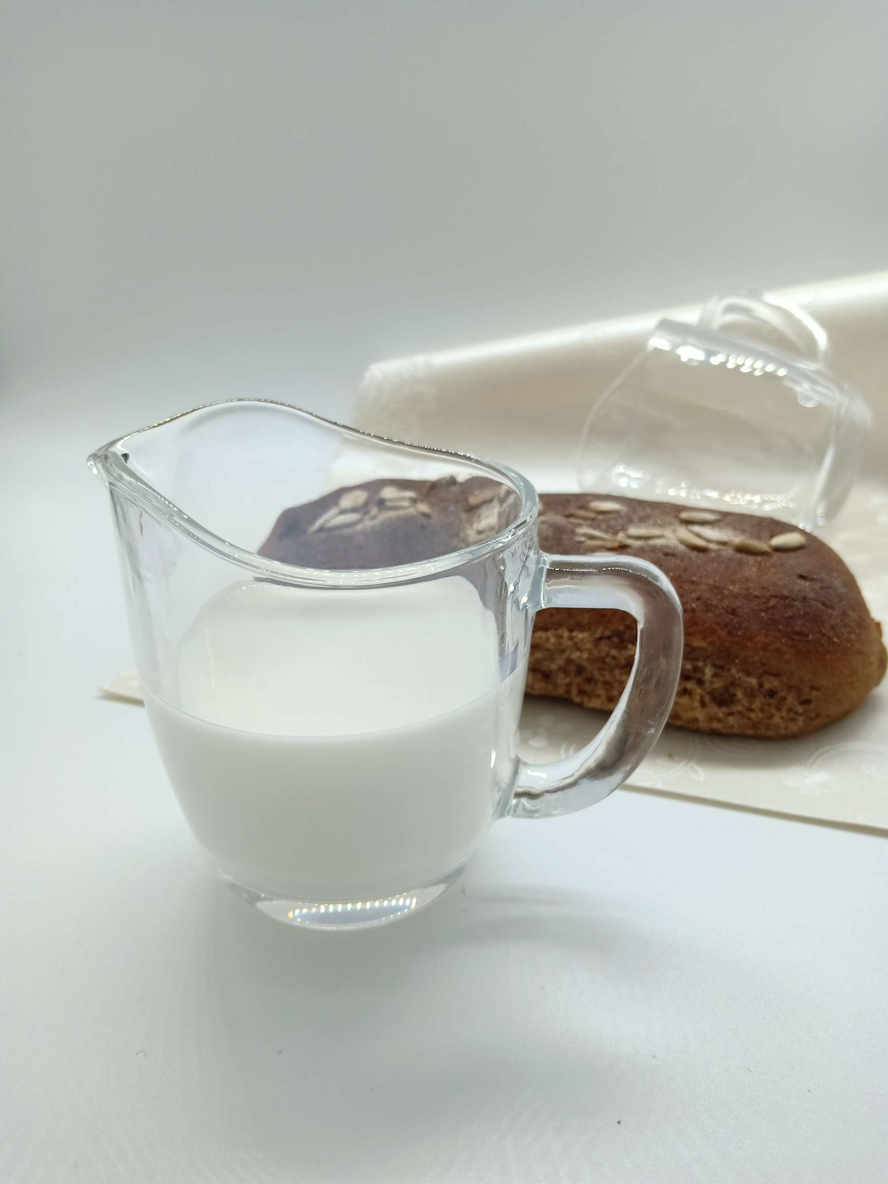 Single glass kitchenware, breakfast milk cups, wine glasses, and small decanters Item Picture
