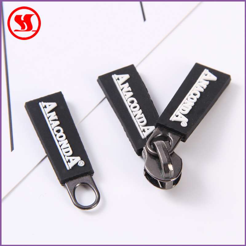 Open the mold and customize the puller