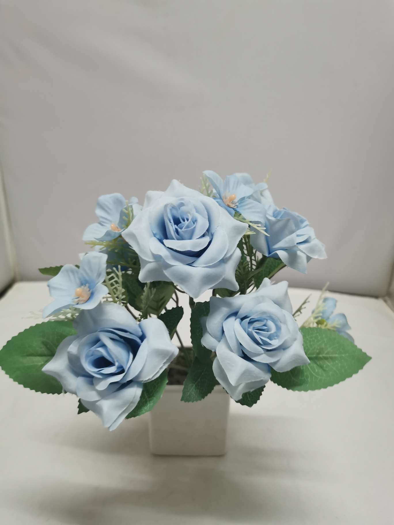 5头玫瑰 仿真花 工艺品 婚庆 假花 家用装饰 情人节白底实物图