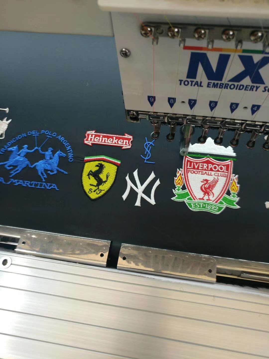 标布贴织标校徽 织唛校标章 魔术贴热熔胶刺绣织章定制