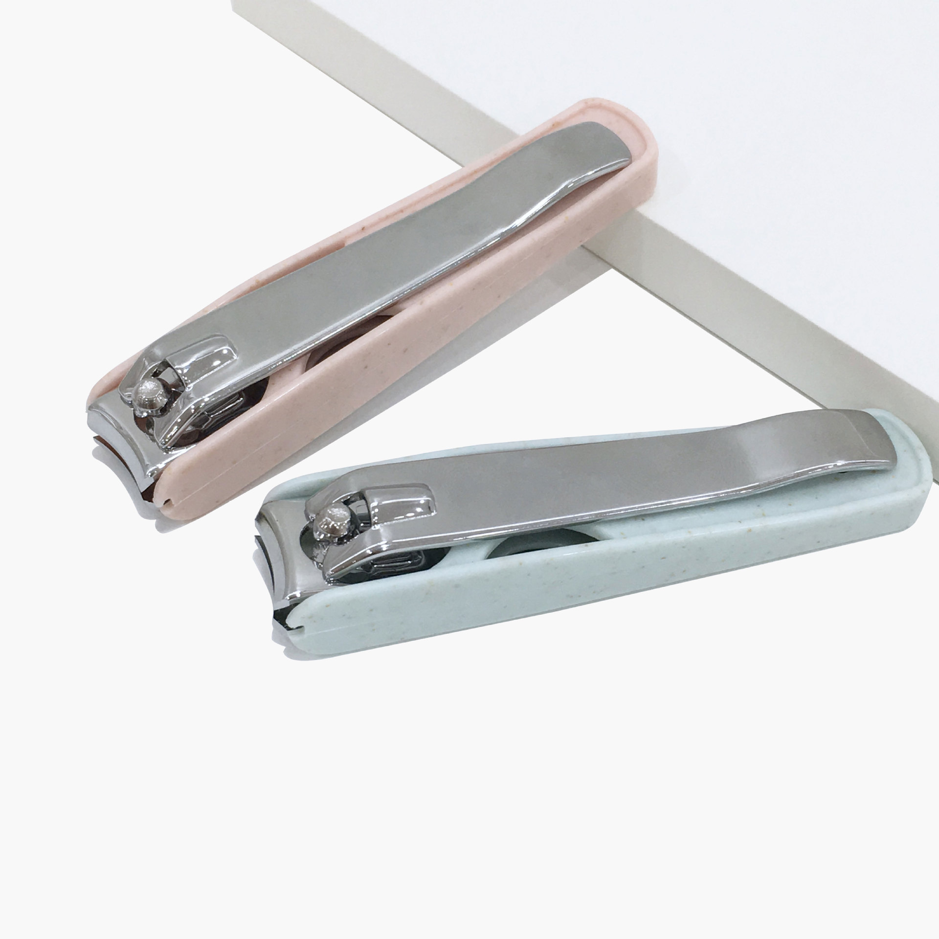 Individual nail clippers