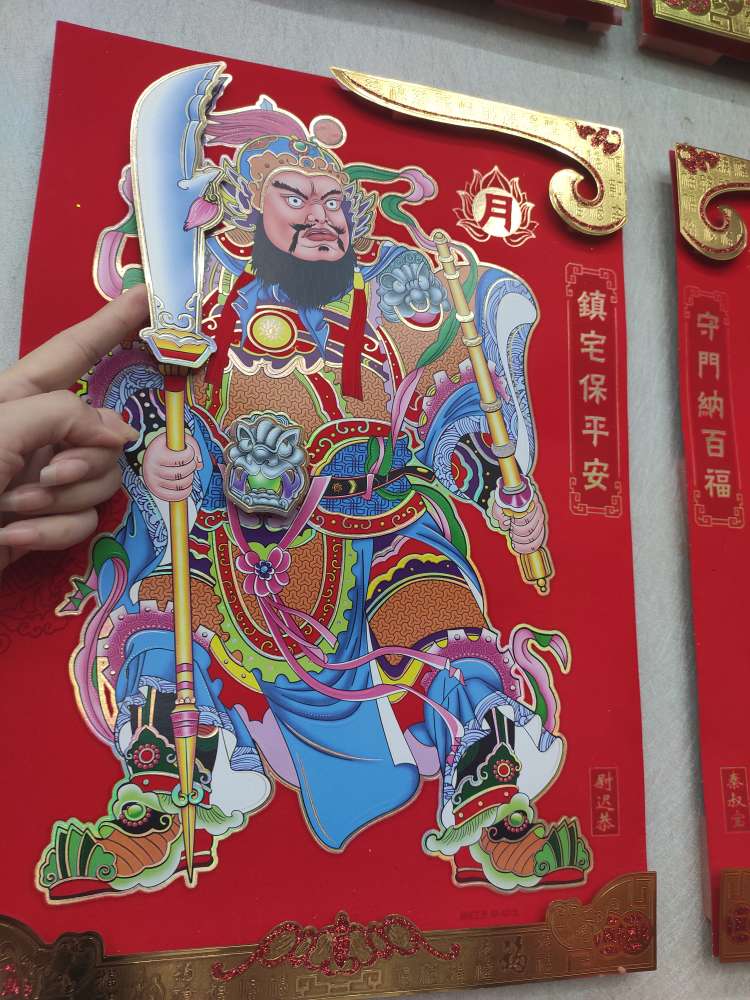 Velvet red base with gold foil and three-dimensional door god L Application Scenario