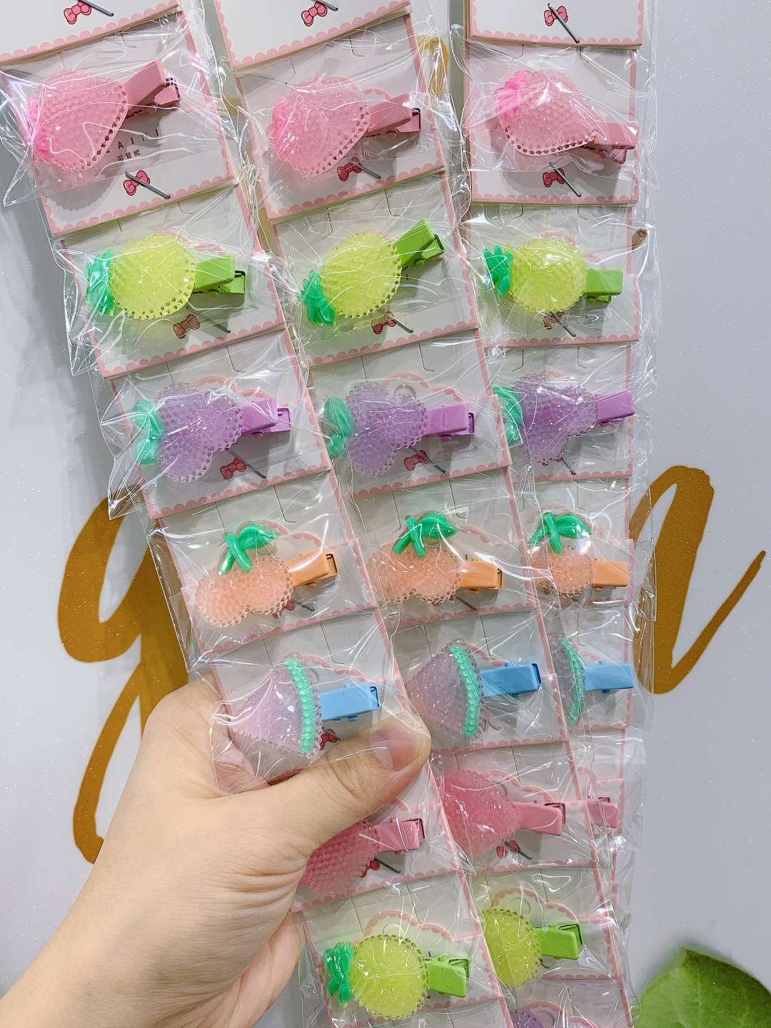 Glow-in-the-dark fruit clip thumbnail