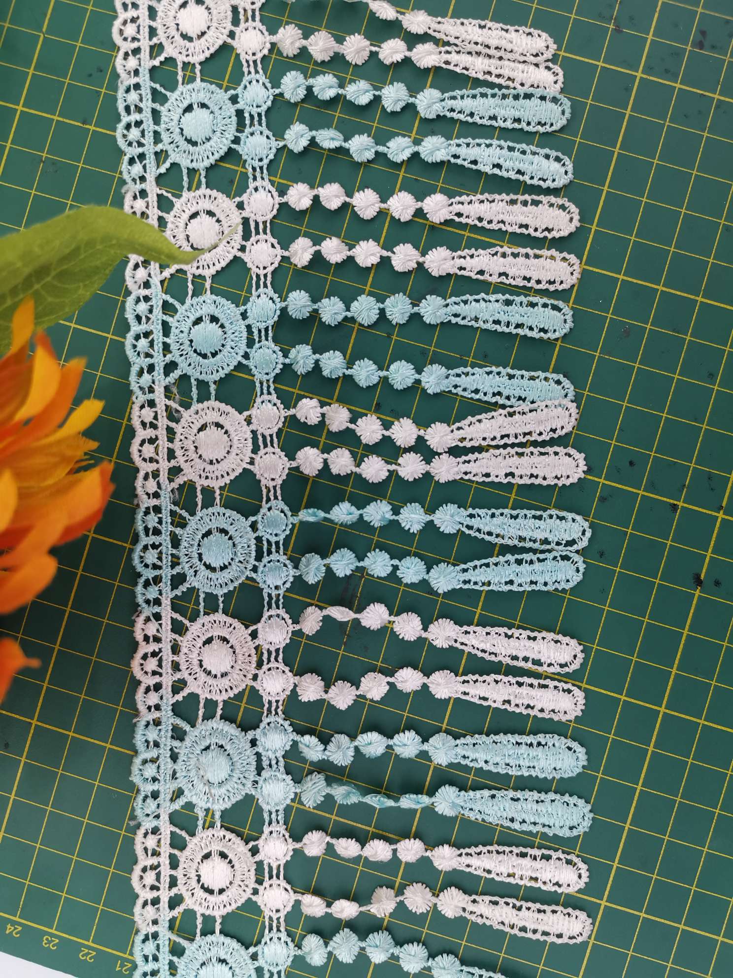 Tianjiao Lace Factory directly sells high-end auxiliary materials, two-color thread polyester water-soluble barcode embroidery lace, 10565