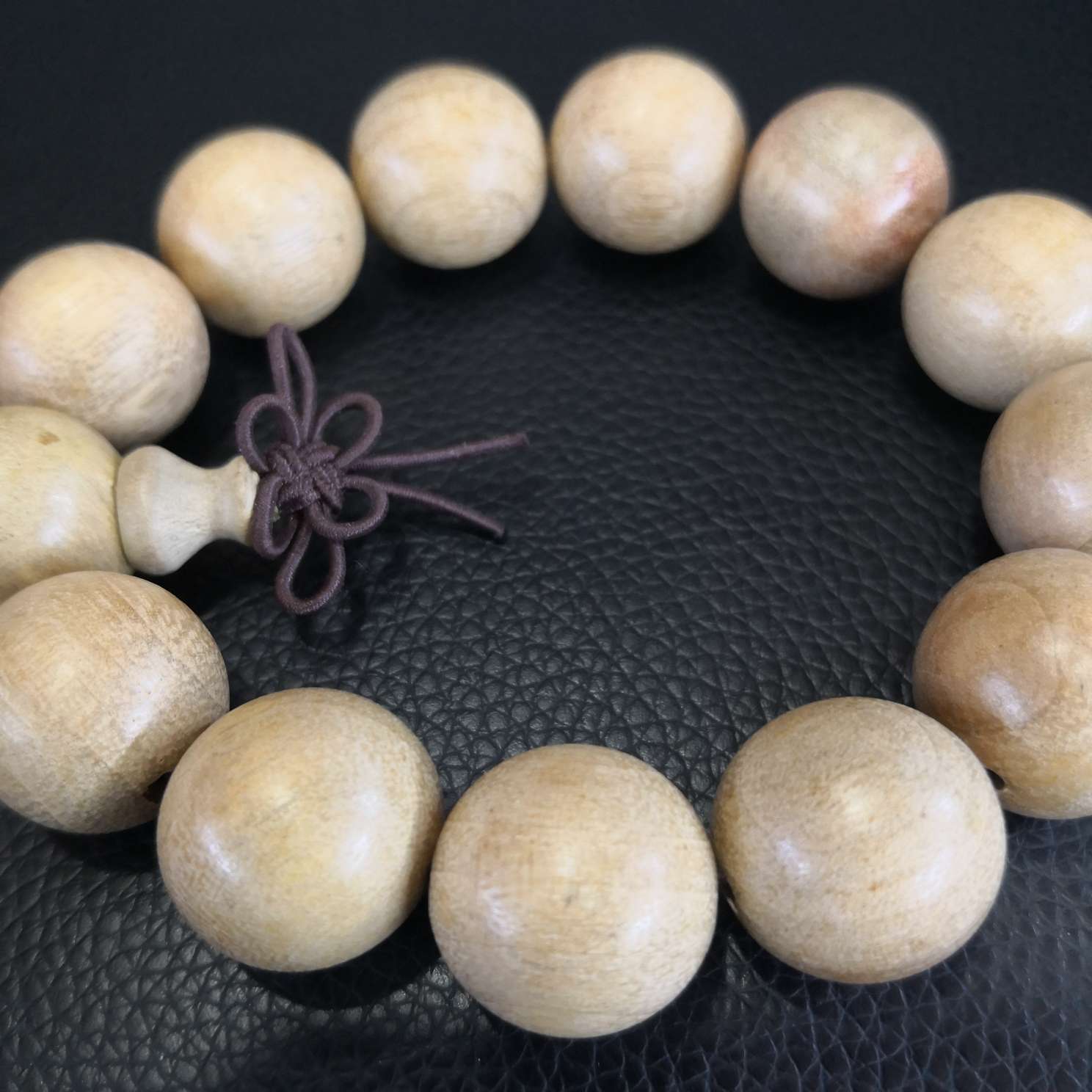 Golden thread Nanmu bracelet details Picture