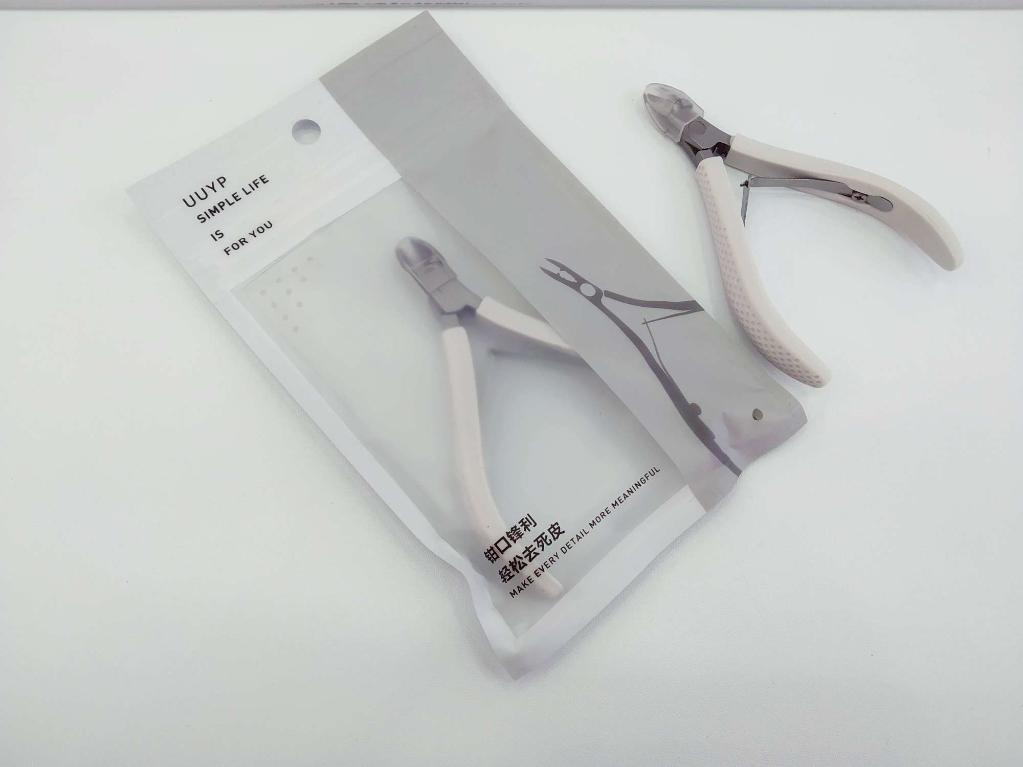 Cuticle pliers Cuticle pliers Application Scenario