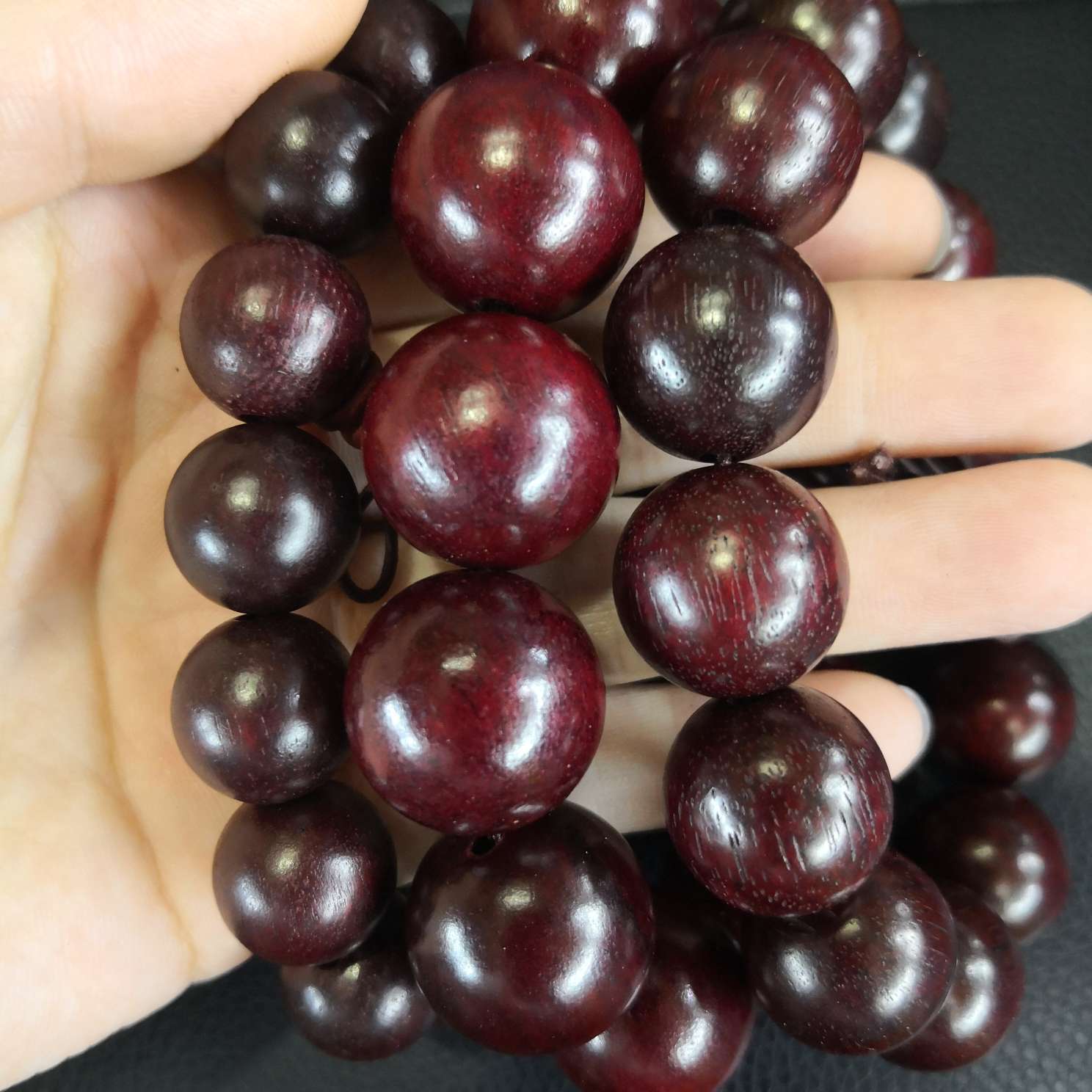 Red sandalwood bead single-loop bracelet