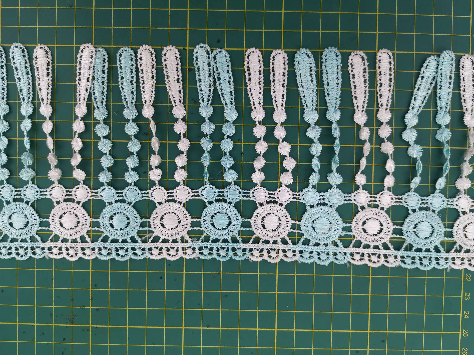 Tianjiao Lace Factory directly sells high-end auxiliary materials, two-color thread polyester water-soluble barcode embroidery lace, 10565 Specification image