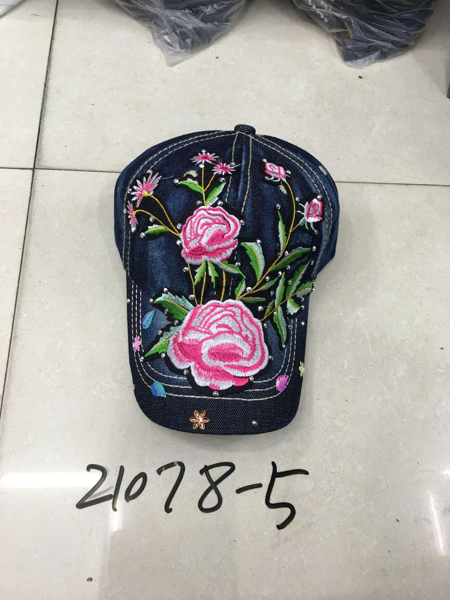 花朵抖音网红帽子女春夏天鸭舌帽女炫彩镶钻棒球帽韩潮百搭出游玩遮阳帽字母