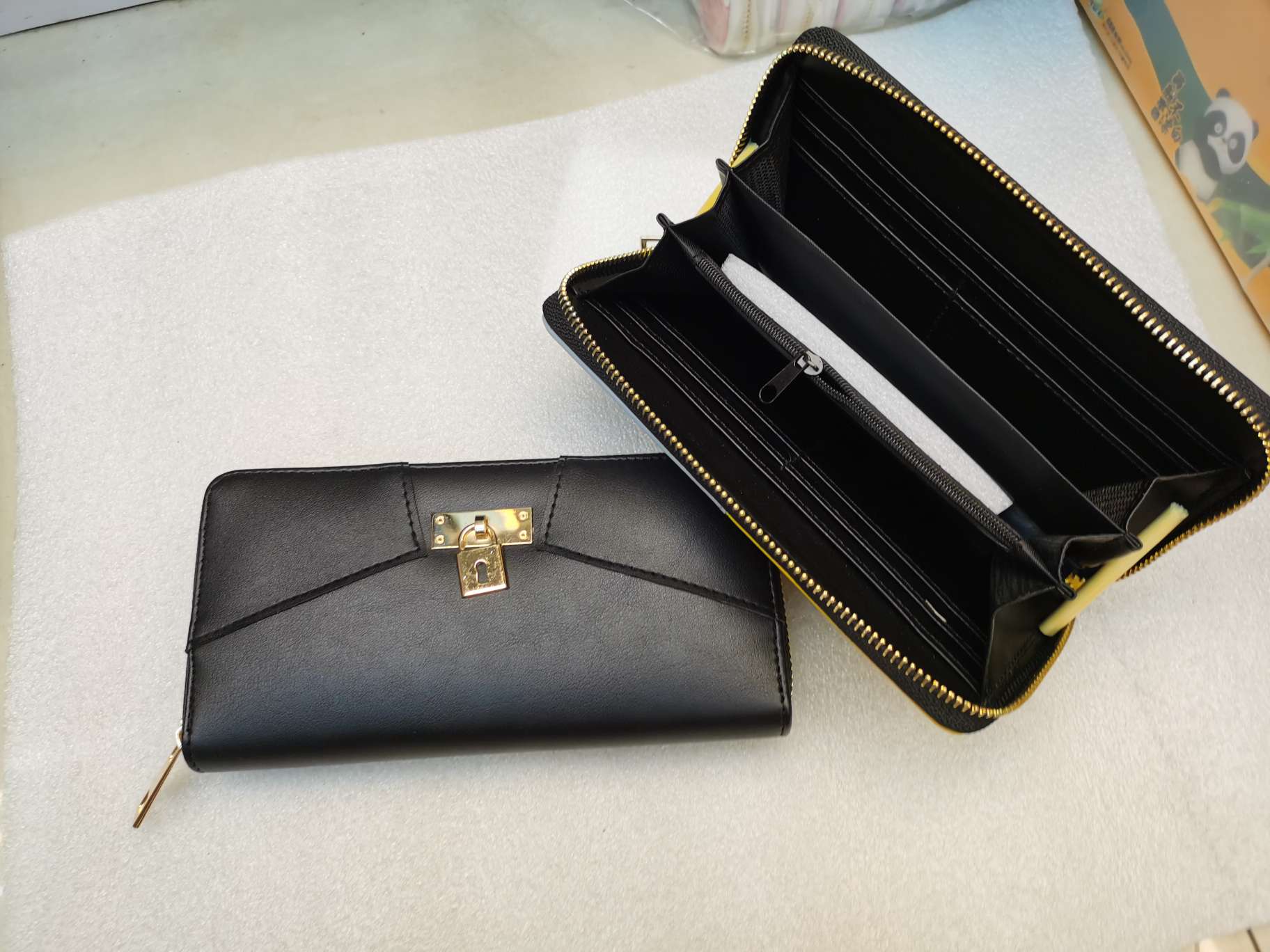 Lady Holding Purse Bank Card Bag details Picture