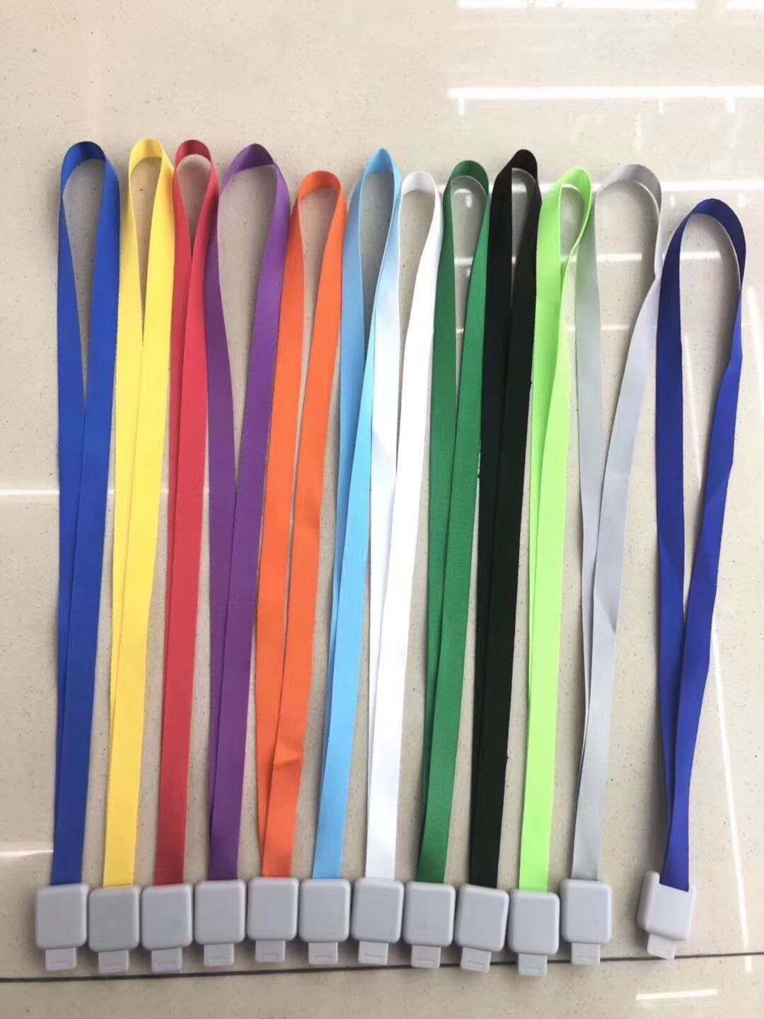 Easy-pull lanyard 23581