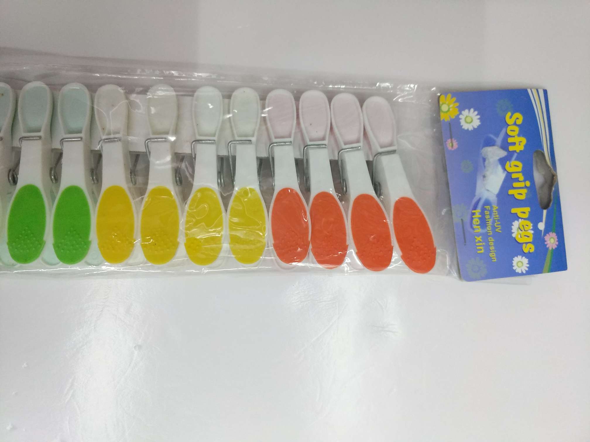 厂家直销，时尚环保塑料材质梅花双色夹子塑料夹子详情图6