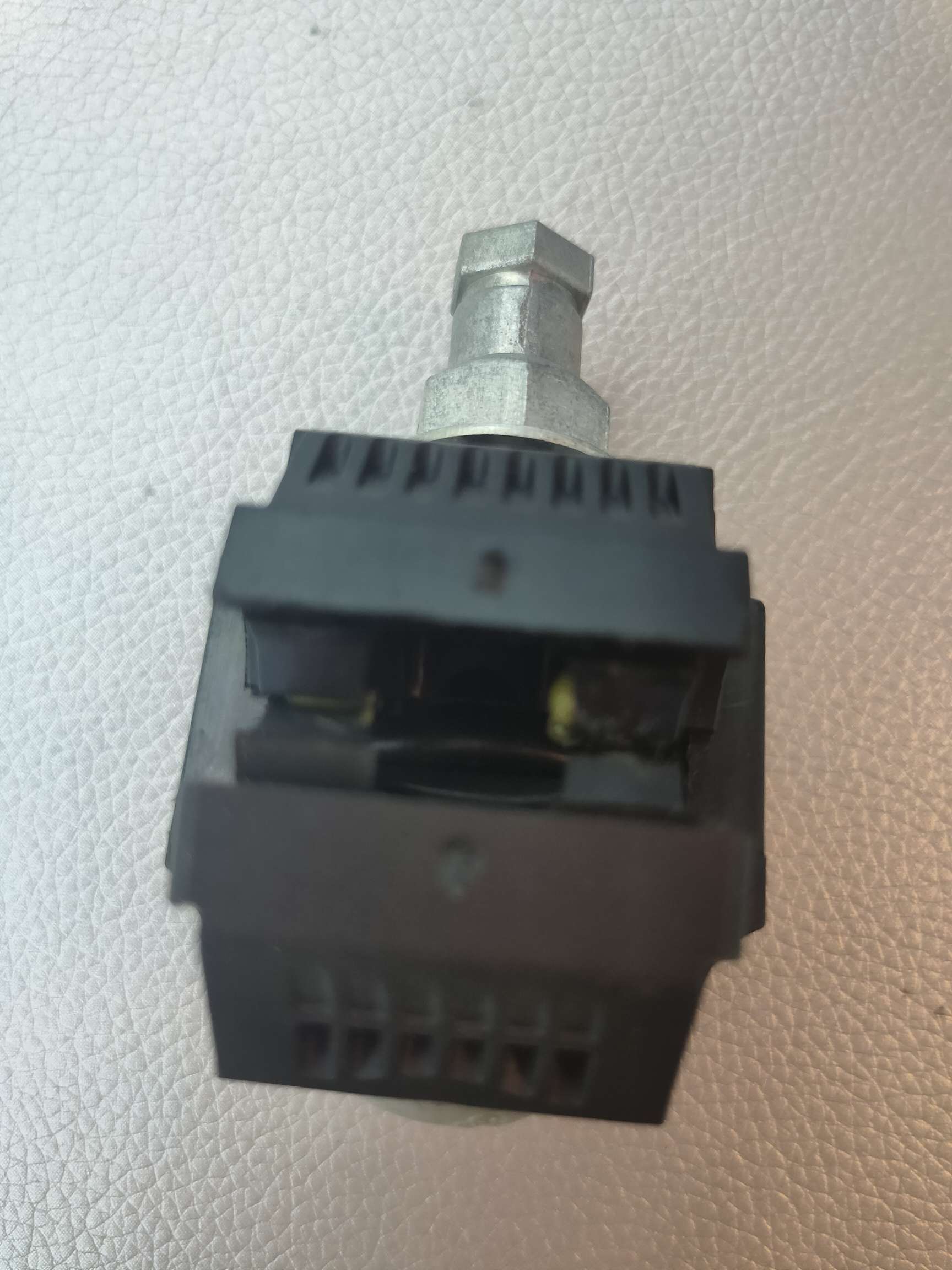 穿刺线夹LP2-95
16-95
4-50白底实物图