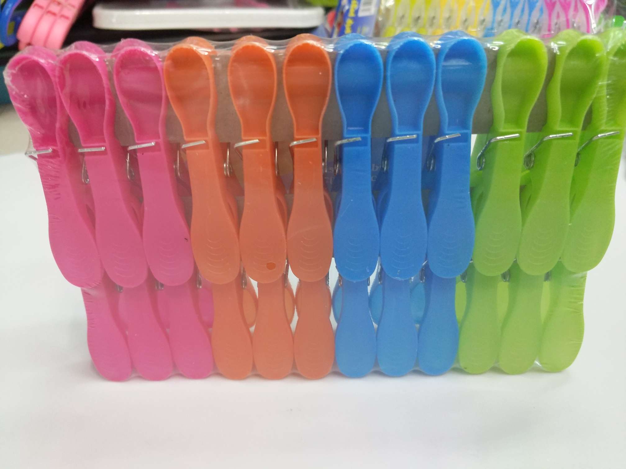 厂家直销时尚环保大枫叶夹子塑料夹子袜子夹