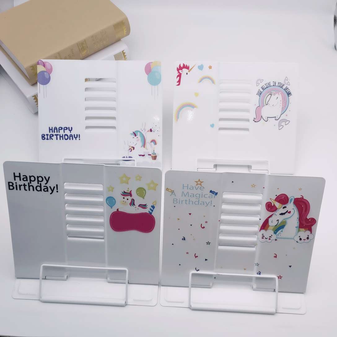 The cartoon standing unicorn looks at the bookshelf