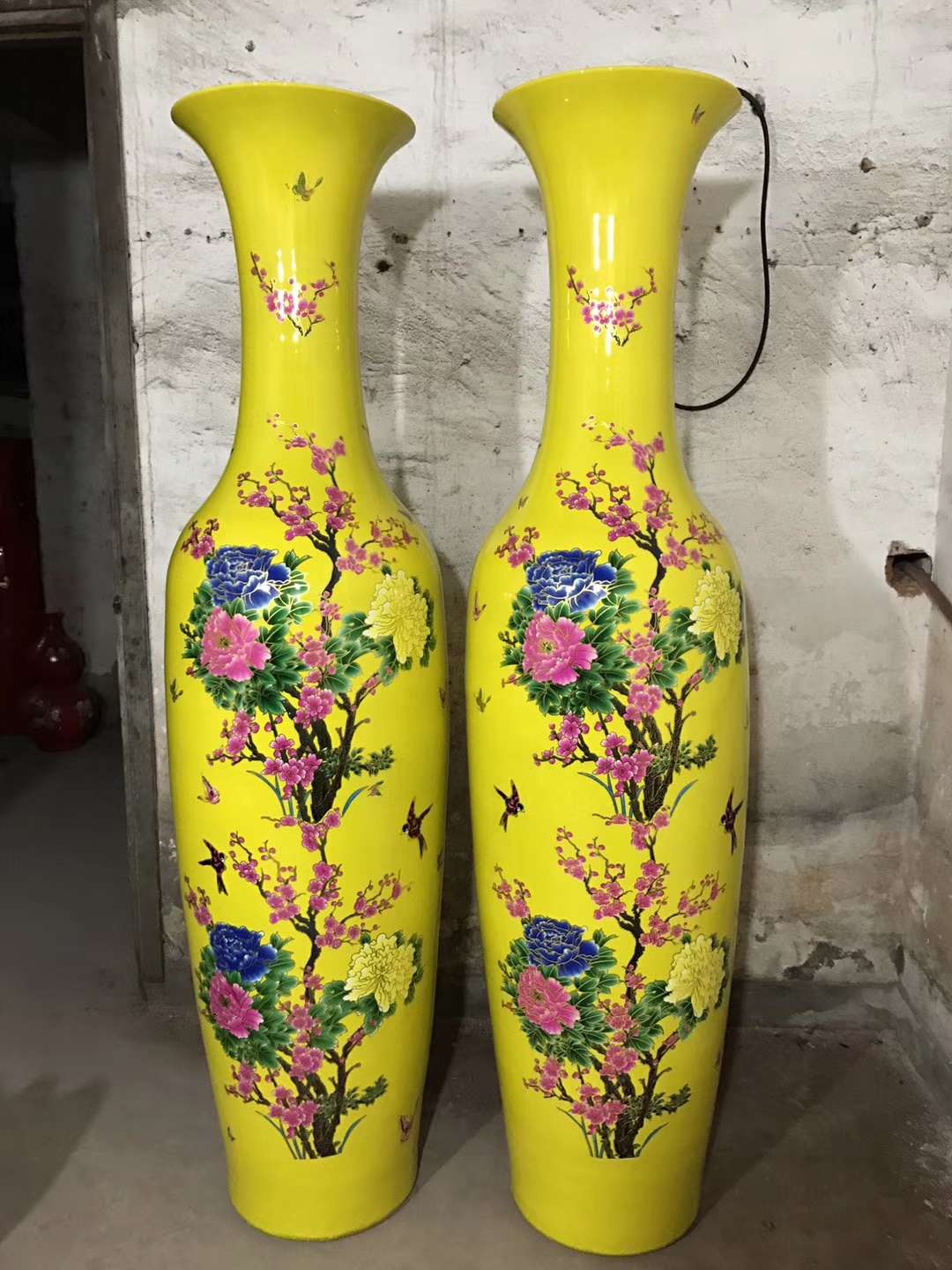 Yellow 120cm large floor-to-ceiling vase thumbnail