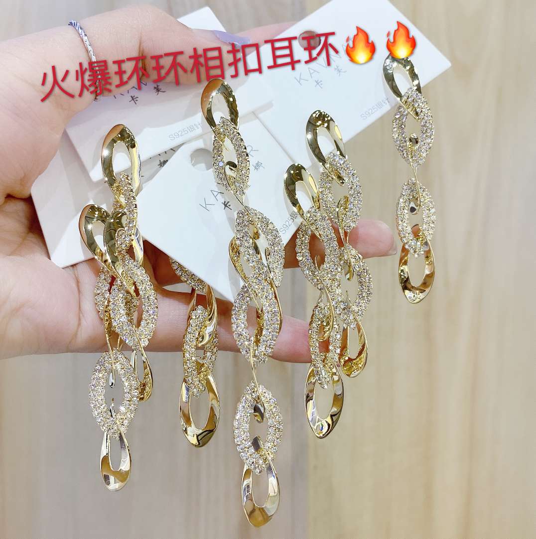 KAVNAR三色花朵耳钉粉色白色黄色钻球耳钉生物瓷耳棒丝质礼盒