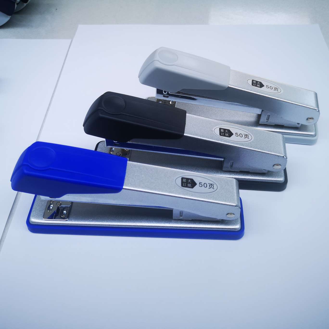 Yizhi King 2808 thick layer machine, 72 pieces per piece, suitable for nails of 24-6 and 23-8, can be customized with 30-50 pages of paper, each piece mixed color, double grooves. Application Scenario