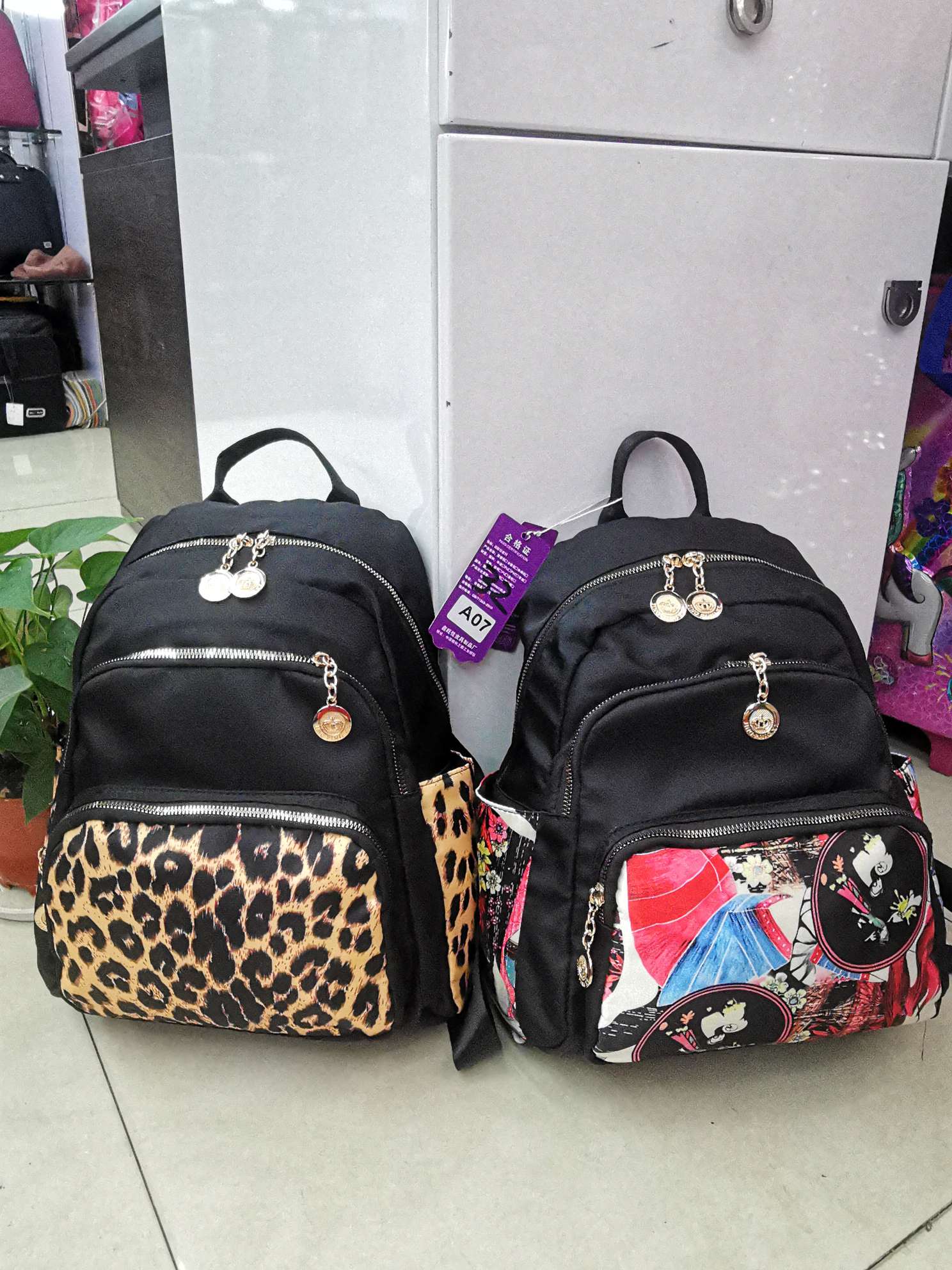 女性背包大包图