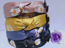 Ruffle head buckle