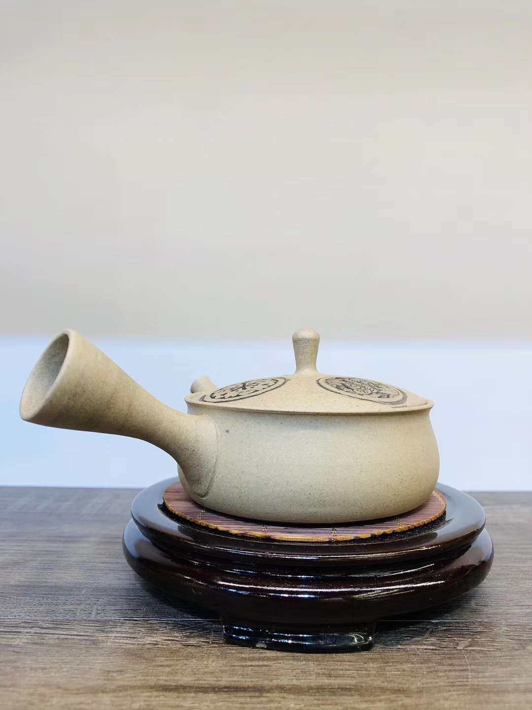 【白泥烧缔雕刻切立丸纹】——梅原功吏造
壶的实际重量请咨询详情图8