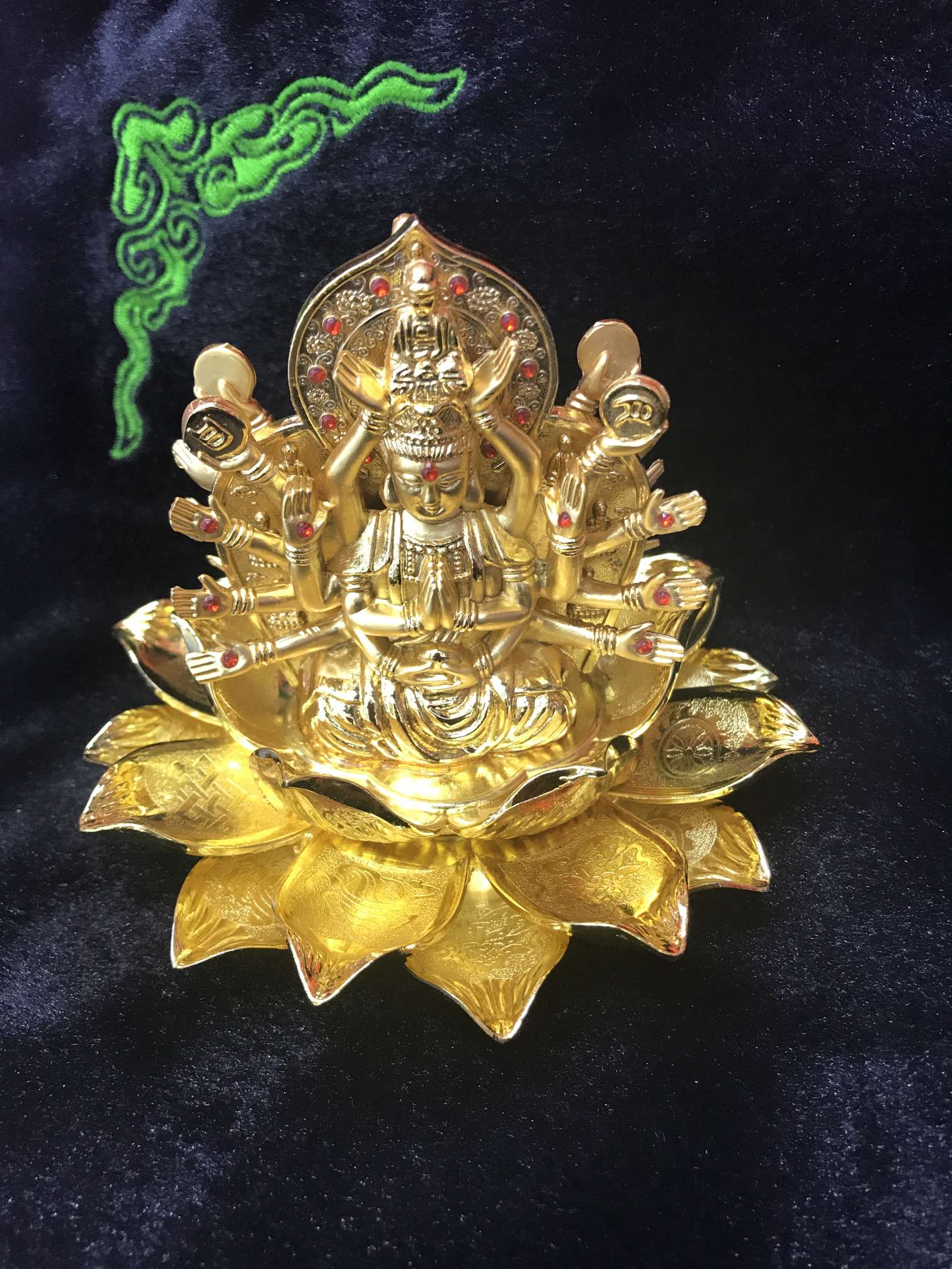 Alloy three-dimensional Lotus Guanyin series