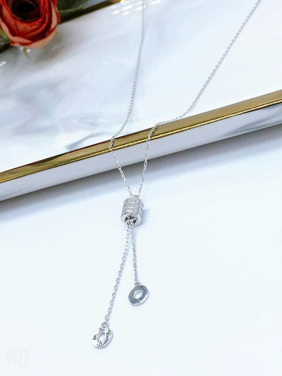Fashionable sterling silver necklace