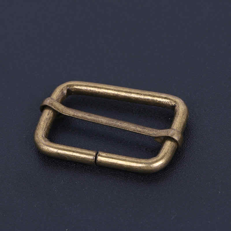 The manufacturer wholesals a large quantity of high-quality luggage accessories, including metal pull core buckles, iron wire buckles, three-position buckles and adjustable buckles Application Scenario