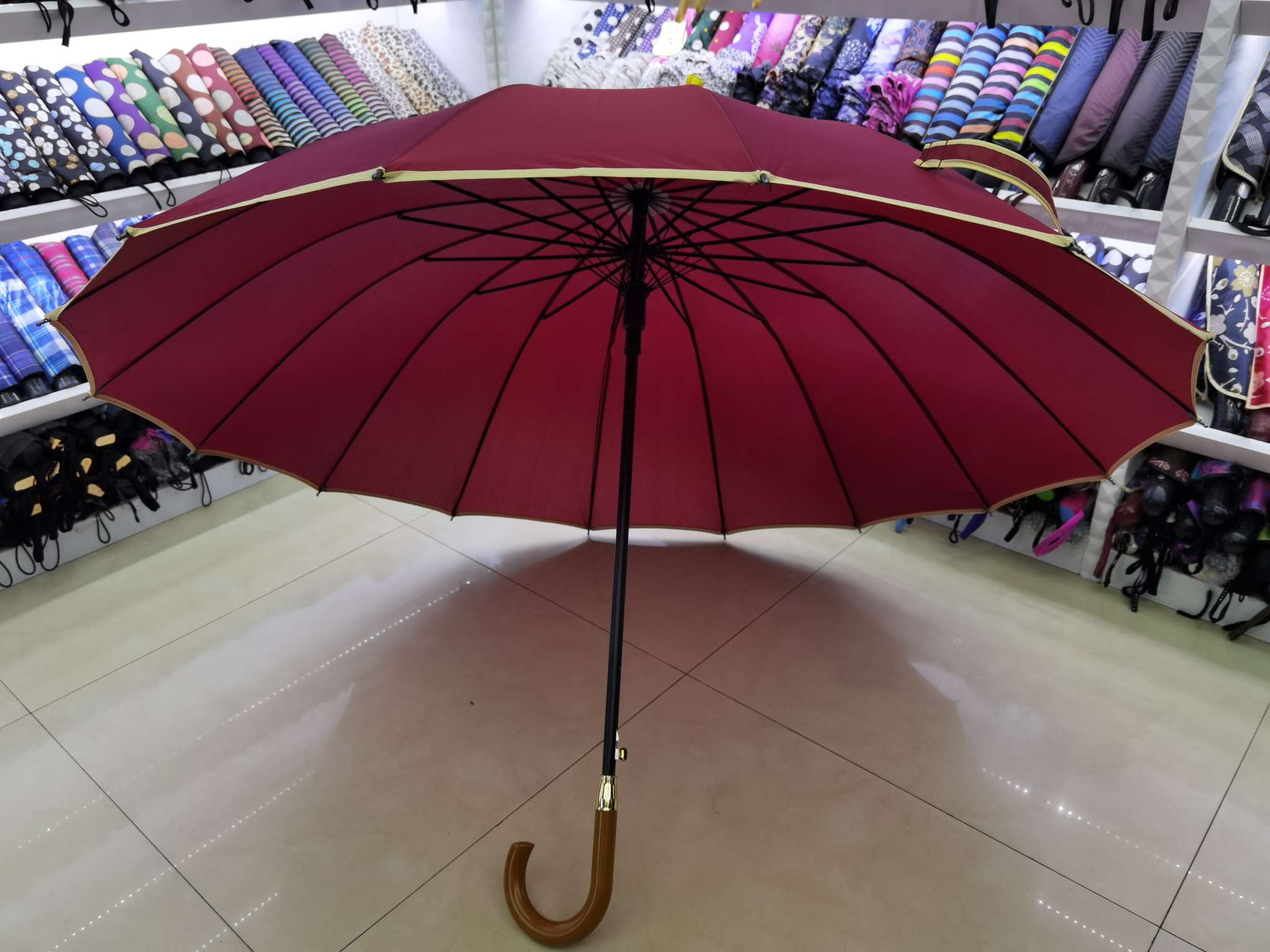 A 16-piece straight-pole umbrella details Picture