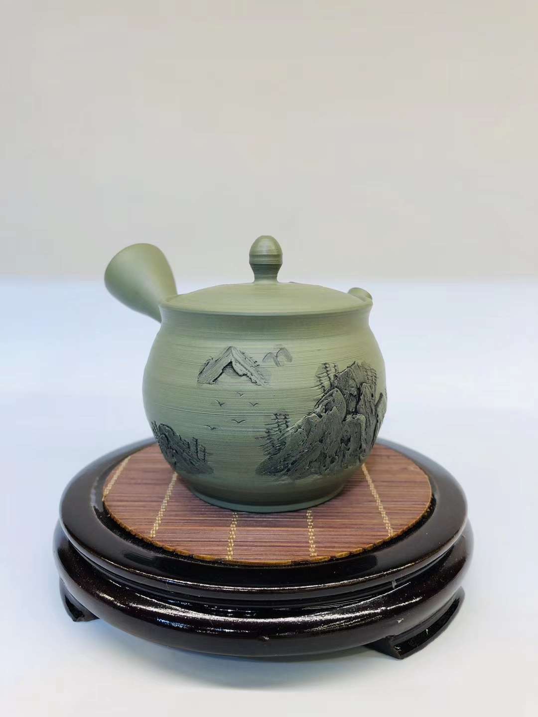 日本常滑烧玉光窑（梅原广隆）造
常滑当地独有泥料（绿泥山水）
实际重量请咨询产品图