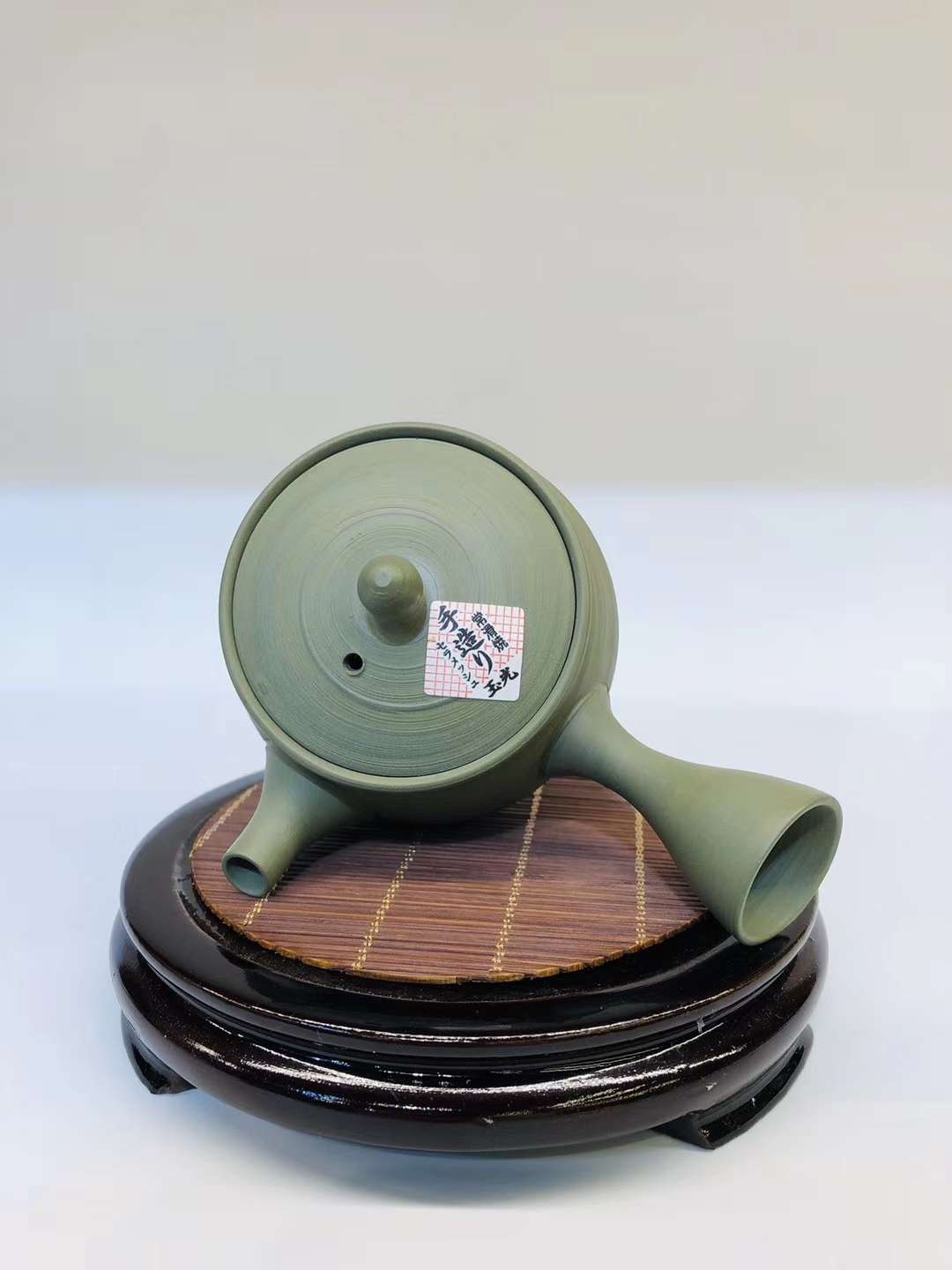 日本常滑烧玉光窑（梅原广隆）造
常滑当地独有泥料（绿泥山水）
实际重量请咨询细节图