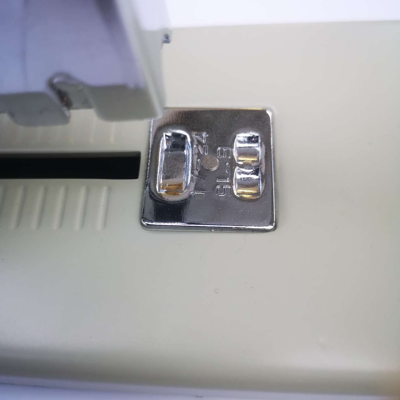 The Yizhi King 50LA heavy-duty machine can accommodate 30-240 pieces of paper and is suitable for 23-6/23-24 nails. One piece consists of 12 pieces Application Scenario