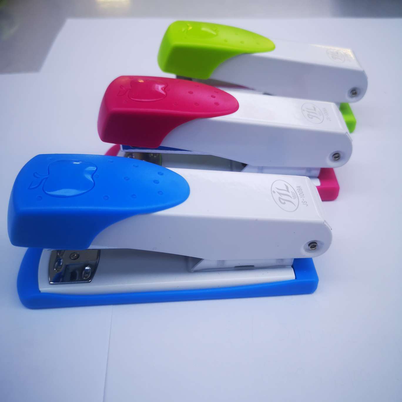 JS1009A stapler, 120 pieces per piece, mixed color, suitable for 24/6 uniform stapling, can sew 20-30 pages of paper, product size 12.2*3.5*5 Item Picture