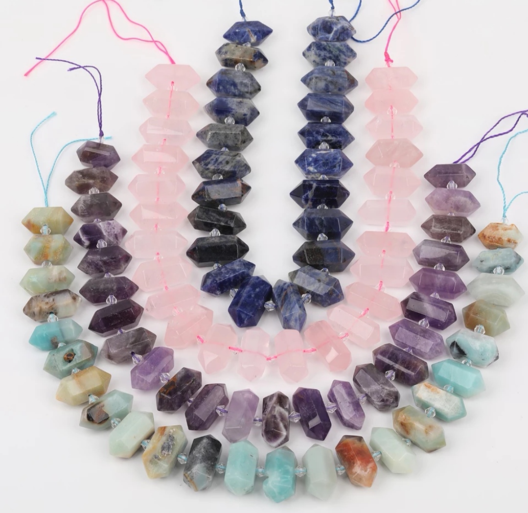A 24-strand natural pink quartz double-dot loose beaded pendant necklace with diamond-tipped crystal beads