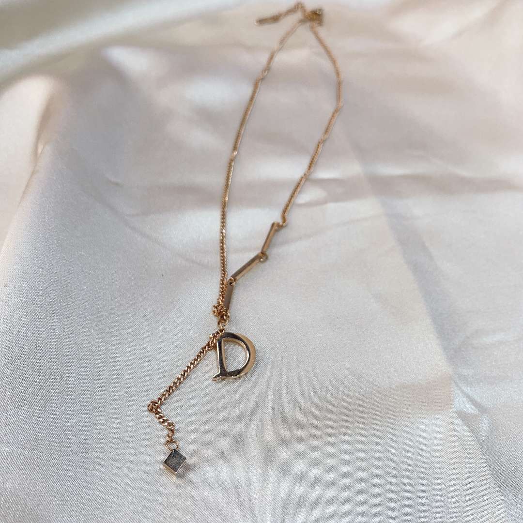Bamboo Peak Jewelry D Letter Necklace Circle Necklace Zircon Titanium Steel Clavicle Chain Fashion Necklace Women's Stainless Steel Necklace Titanium Steel Necklace Application Scenario