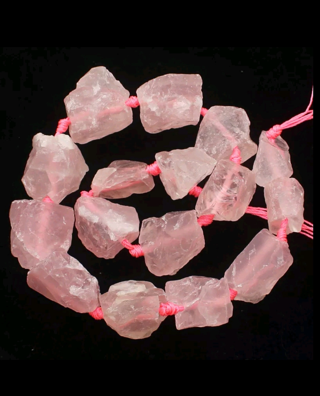 Natural gemstone agate is the material for a shaped necklace and knotting bracelet Item Picture