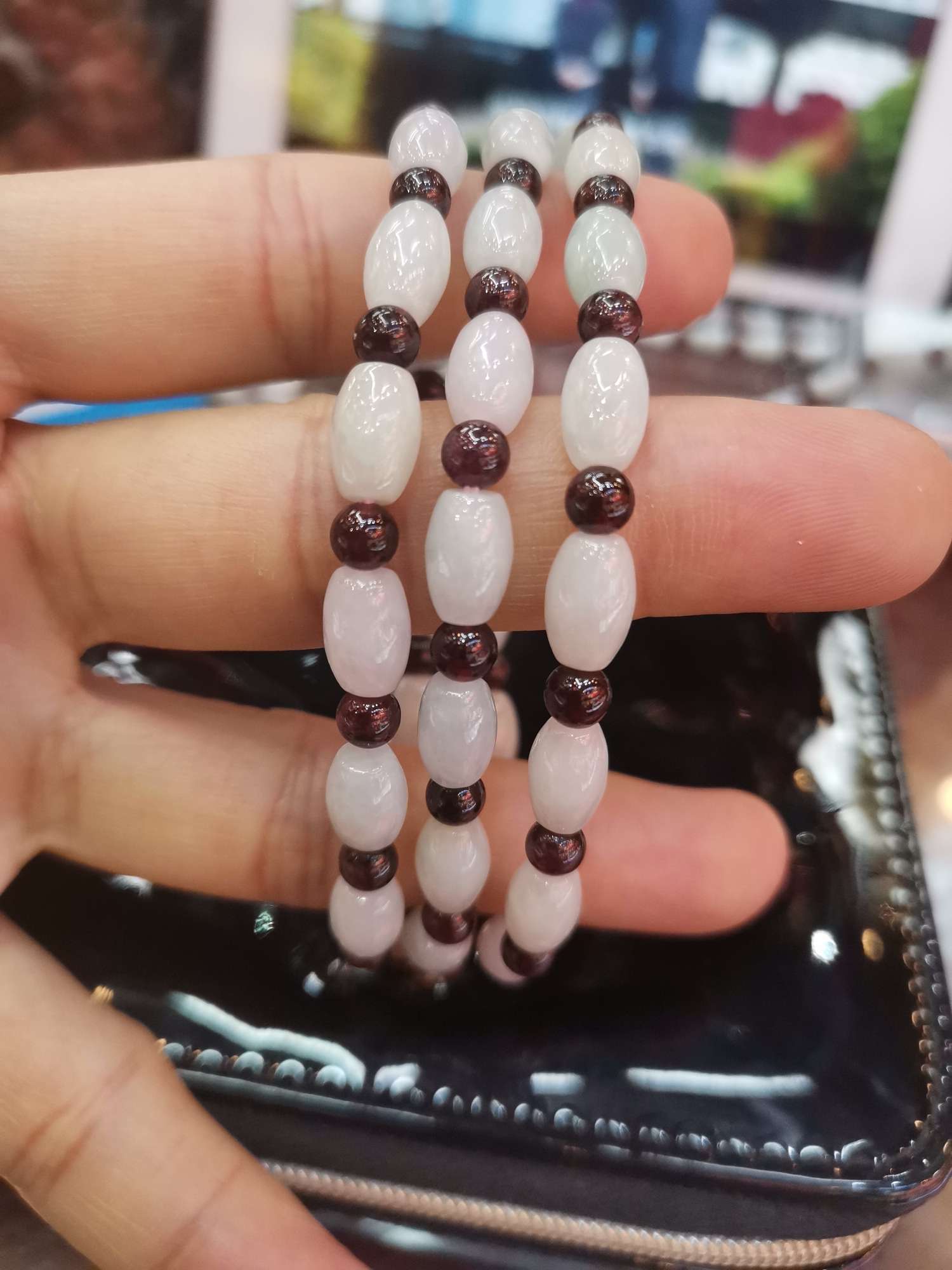 Pulsera jade granate 3 círculos Application Scenario
