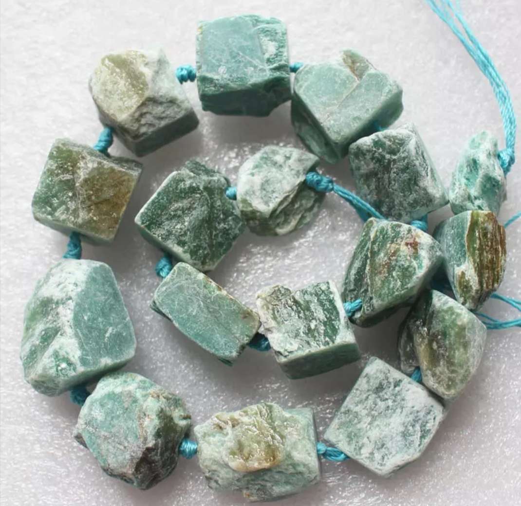 Natural gemstone agate is the material for a shaped necklace and knotting bracelet Specification image