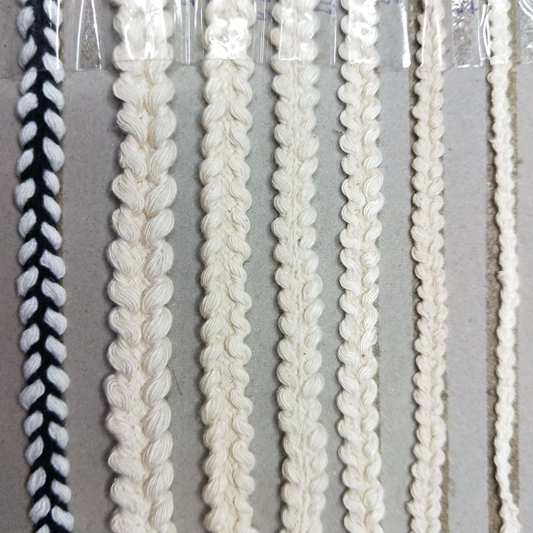 本白漂白黑加白色齿轮花边绳，多规格一梱98米左右，服装辅料绳图