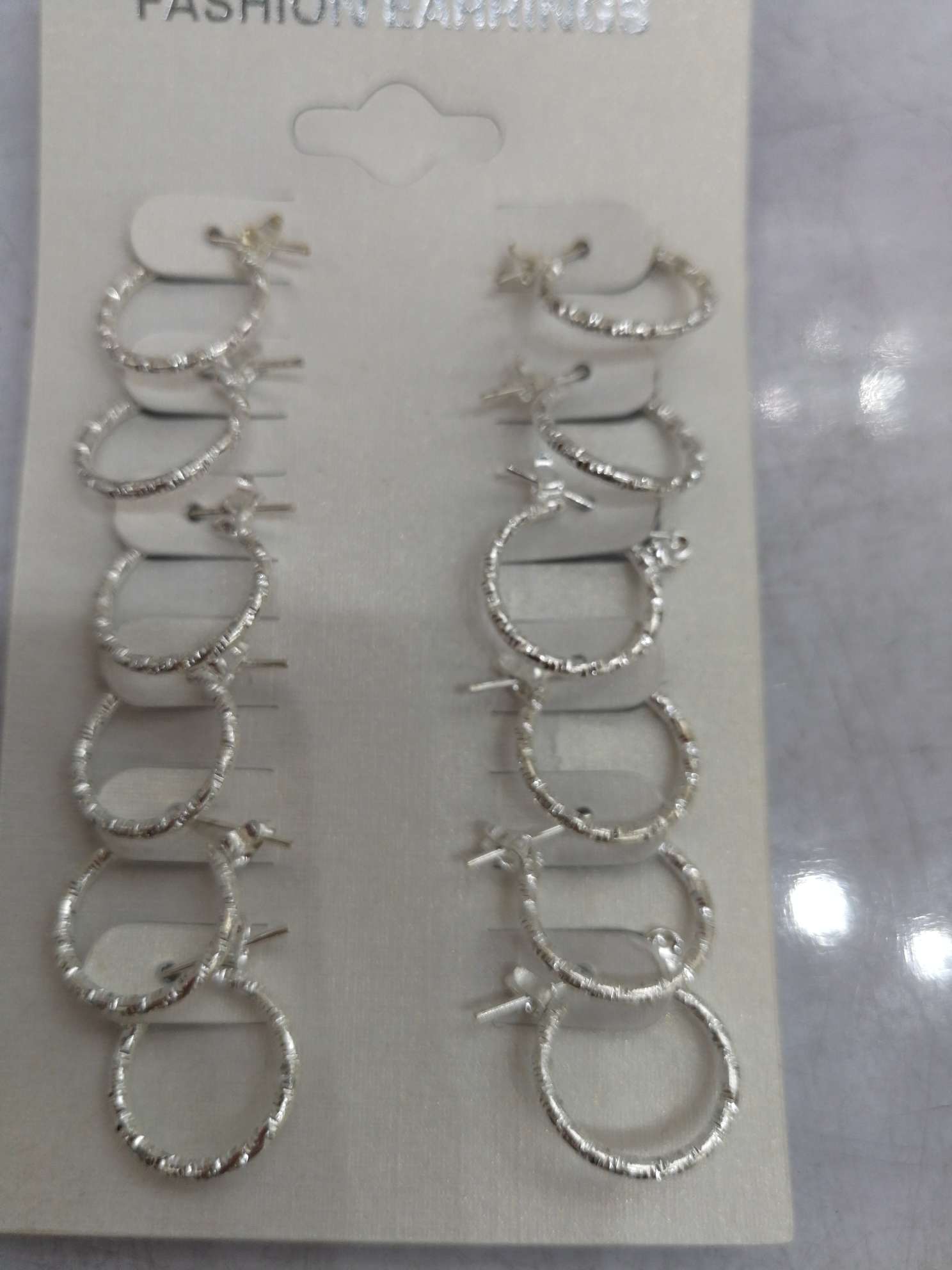 Six pairs of classic earrings thumbnail