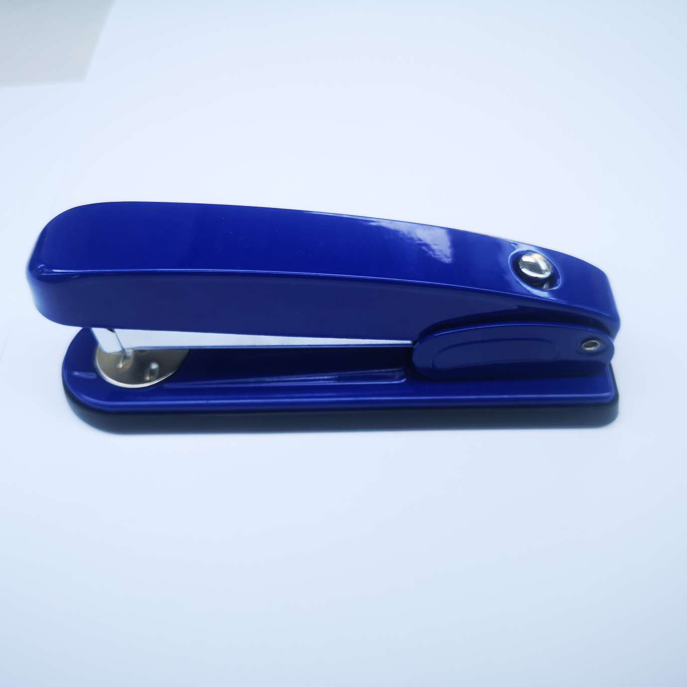 Yizhi King 666 stapler, 72 pieces per piece, suitable for 24/6 uniform needles, can fix 20-30 pages of paper, labor-saving stapler details Picture