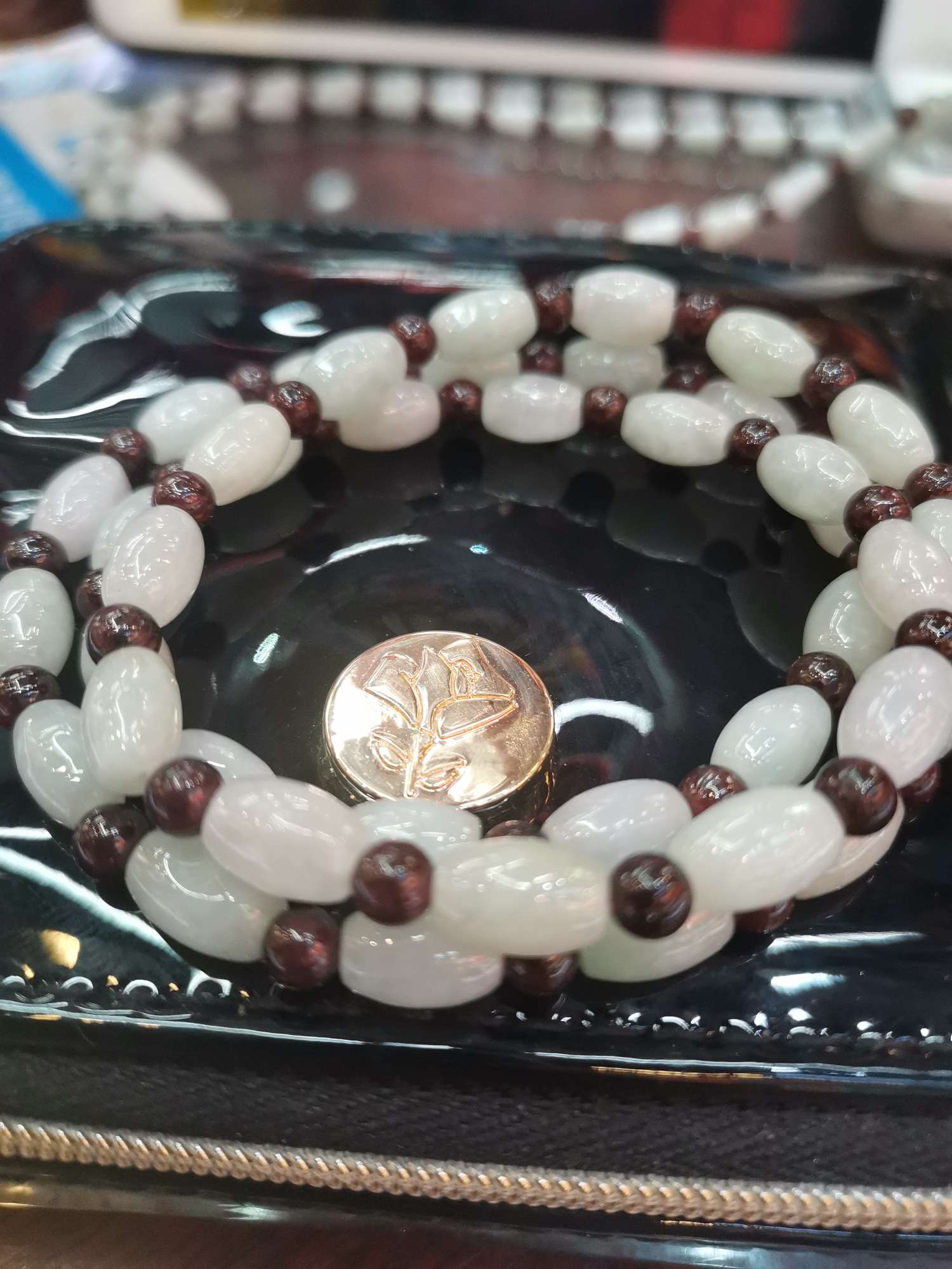 Pulsera jade granate 3 círculos undefined
