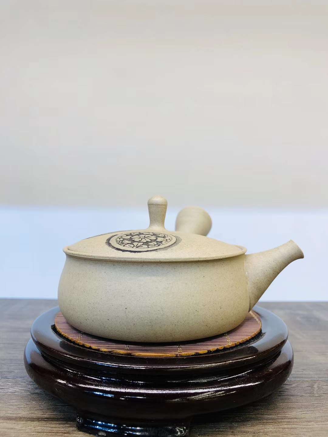 【白泥烧缔雕刻切立丸纹】——梅原功吏造
壶的实际重量请咨询详情图7