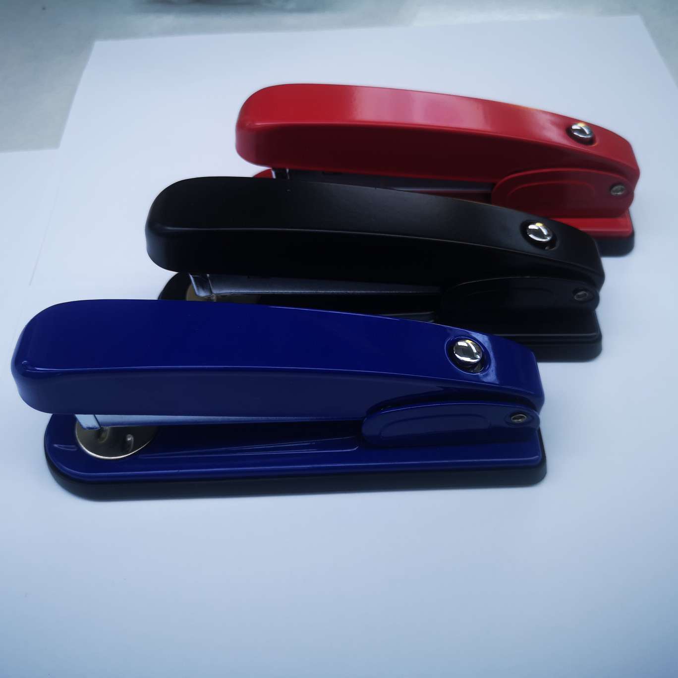 Yizhi King 666 stapler, 72 pieces per piece, suitable for 24/6 uniform needles, can fix 20-30 pages of paper, labor-saving stapler Item Picture