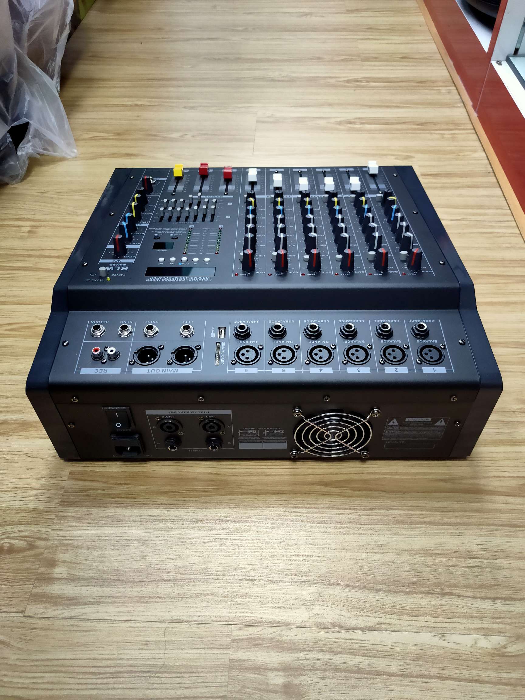 调音台P8USB产品图