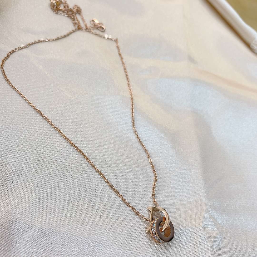 Bamboo Peak Jewelry D Letter Necklace Circle Necklace Zircon Titanium Steel Clavicle Chain Fashion Necklace Women's Stainless Steel Necklace Titanium Steel Necklace details Picture